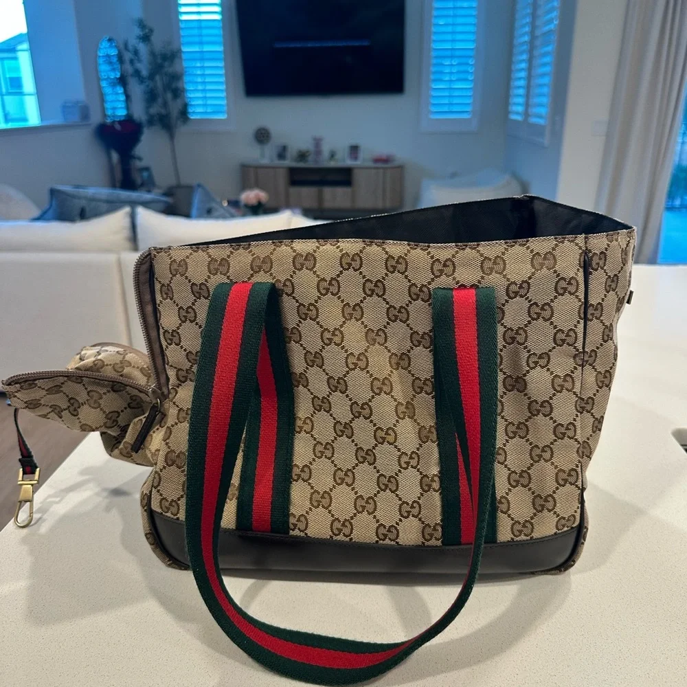 Gucci dog carrier bag 🐕